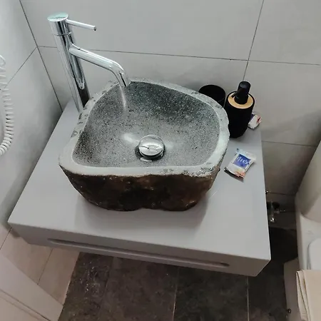Amalia Peritheia